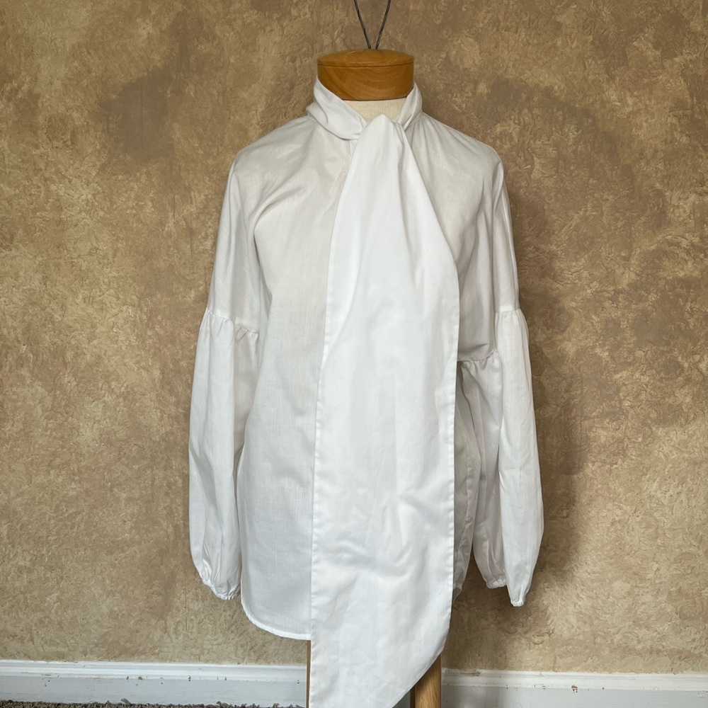 Long sleeve blouse with neck tie